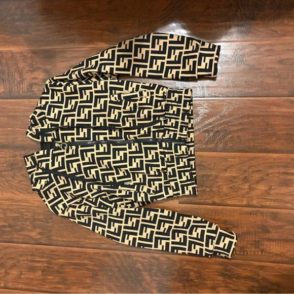 Elegant Black and Tan Patterned Pantsuit - Picture 4 of 7